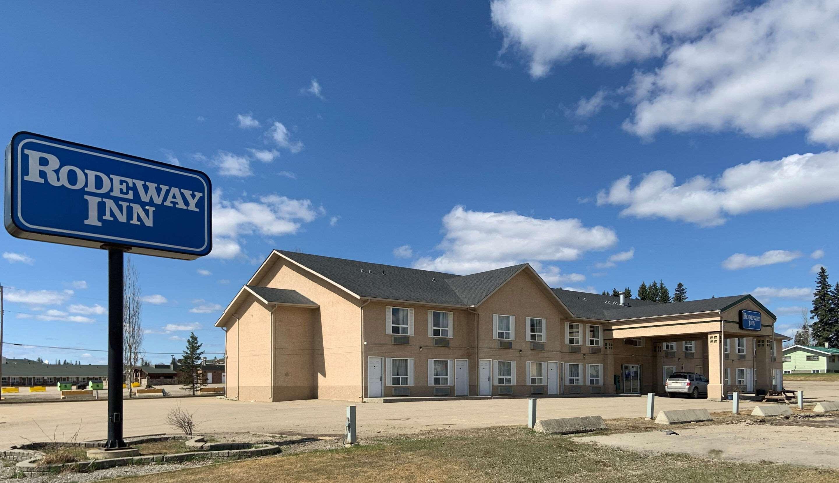Sky Palace Inn & Suites By Jasper Beeville Exterior foto