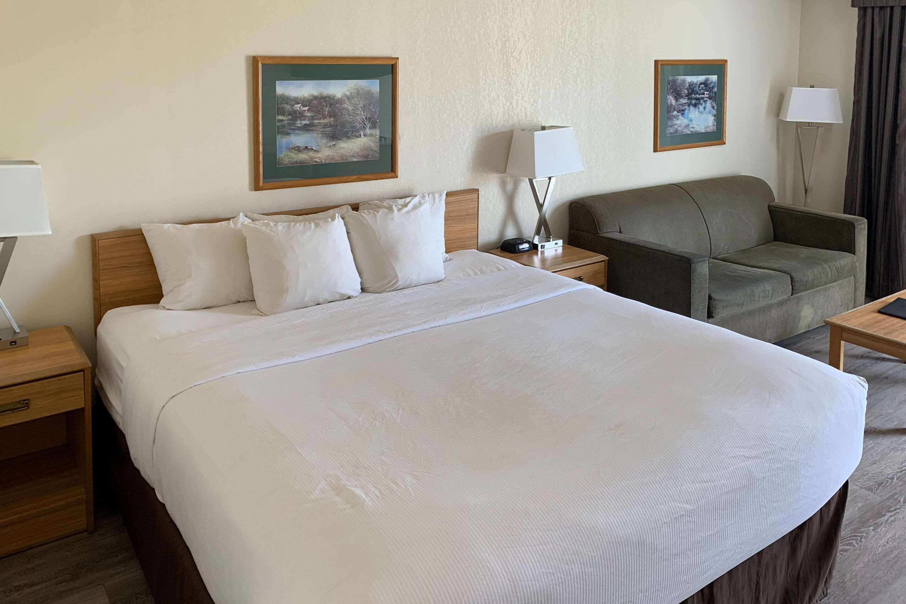 Sky Palace Inn & Suites By Jasper Beeville Exterior foto