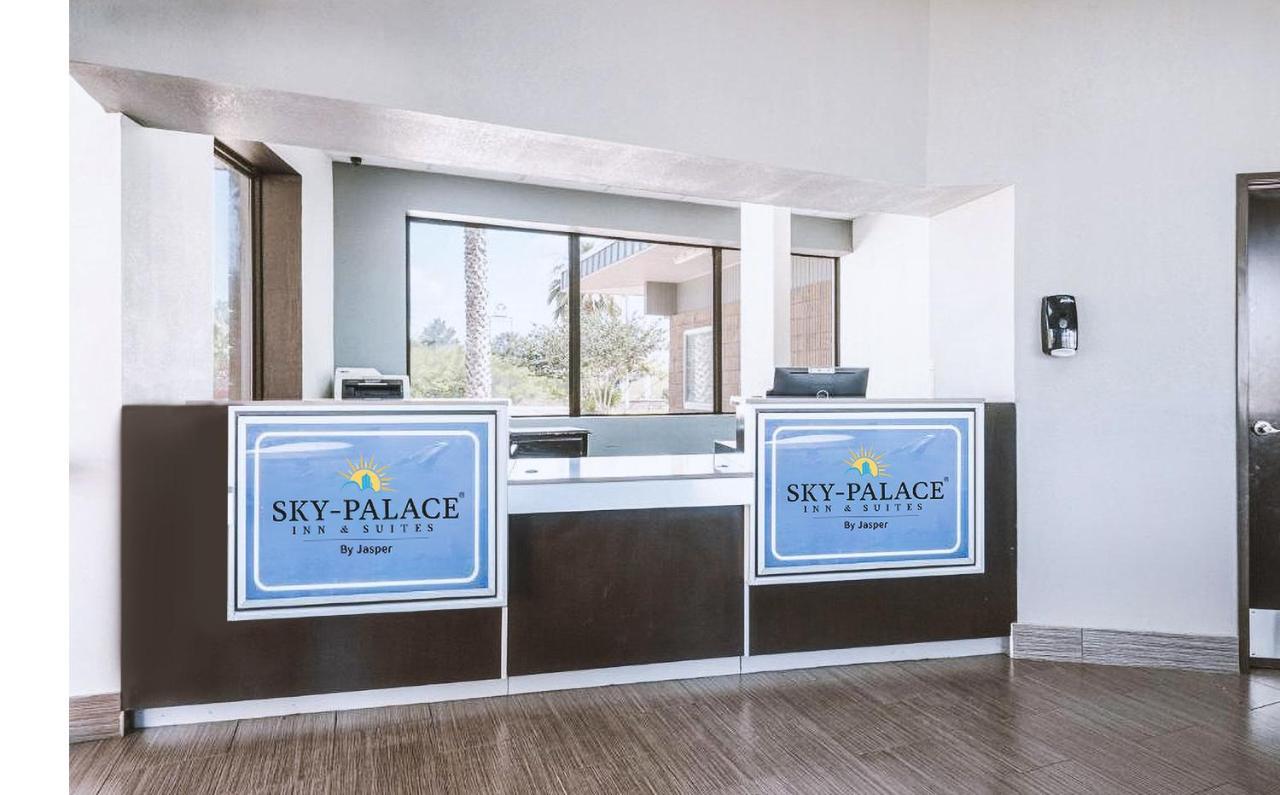 Sky Palace Inn & Suites By Jasper Beeville Exterior foto