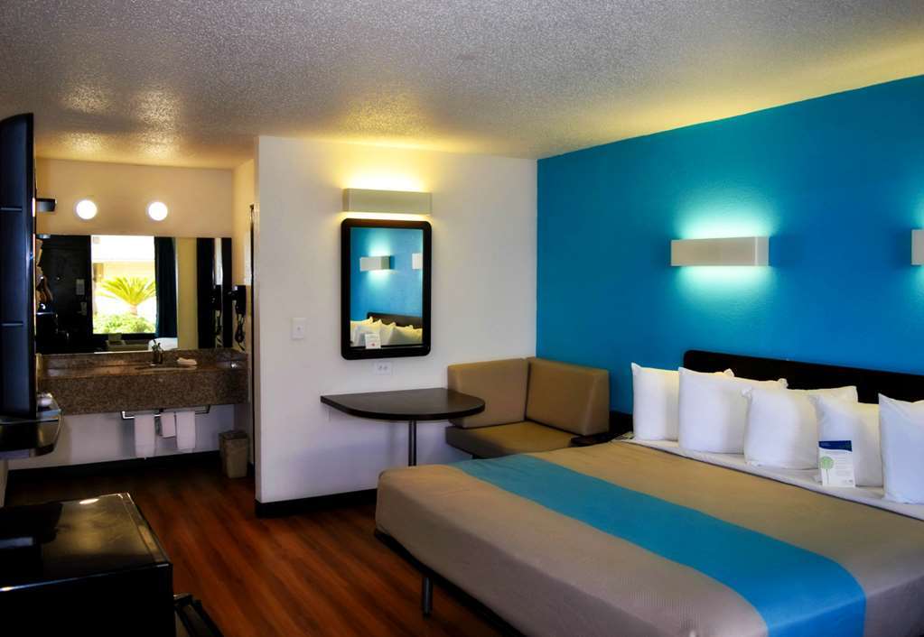 Sky Palace Inn & Suites By Jasper Beeville Cameră foto